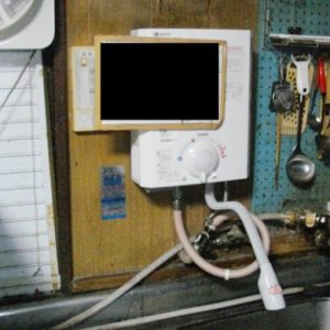 兵庫県神戸市K様 RUS-V51WT(WH) リンナイ製元止式小型湯沸器の新規取付工事