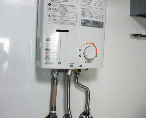 兵庫県宝塚市H様 RUS-V53WT(WH) リンナイ製先止式小型湯沸器の取替交換