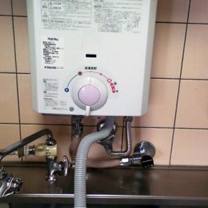 京都府京都市北区K様 YR545 ハーマン製元止式小型湯沸器の取替交換工事