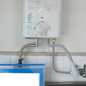 大阪府摂津市Y様 YR545 ハーマン製元止式小型湯沸器の新規取付工事