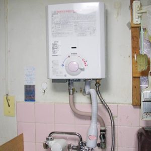 兵庫県尼崎市M様 YR545 ハーマン製小型元止式湯沸器の取替交換工事