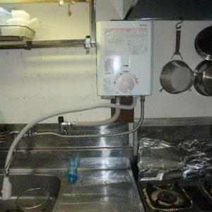 東京都杉並区K様 YR545 ハーマン製元止式小型湯沸器の取替交換工事