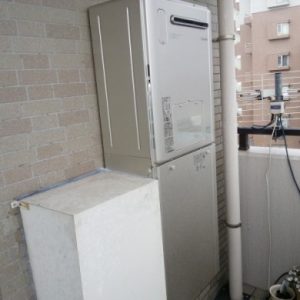 東京都調布市M様 RVD-E2001SAW2-1 リンナイ製ガス給湯暖房機とTOTO製ピュアレストEXの取替交換工事