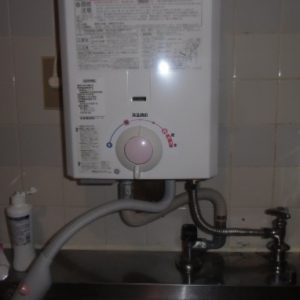 東京都目黒区Y様 GQ-520MW ノーリツ製元止式小型湯沸器の新規取付工事